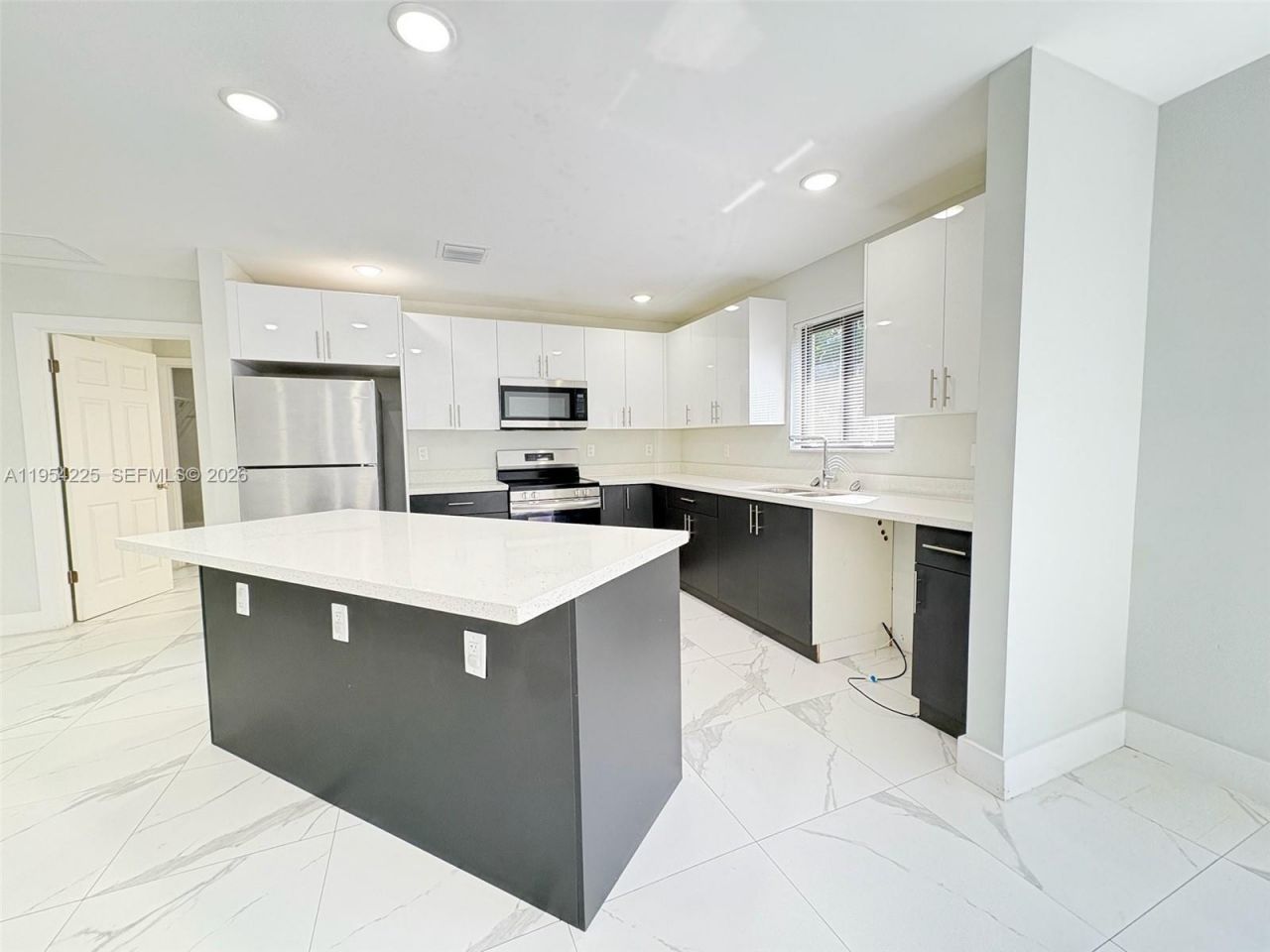 2518 NW 9th Pl, Fort Lauderdale, FL 33311 Photo