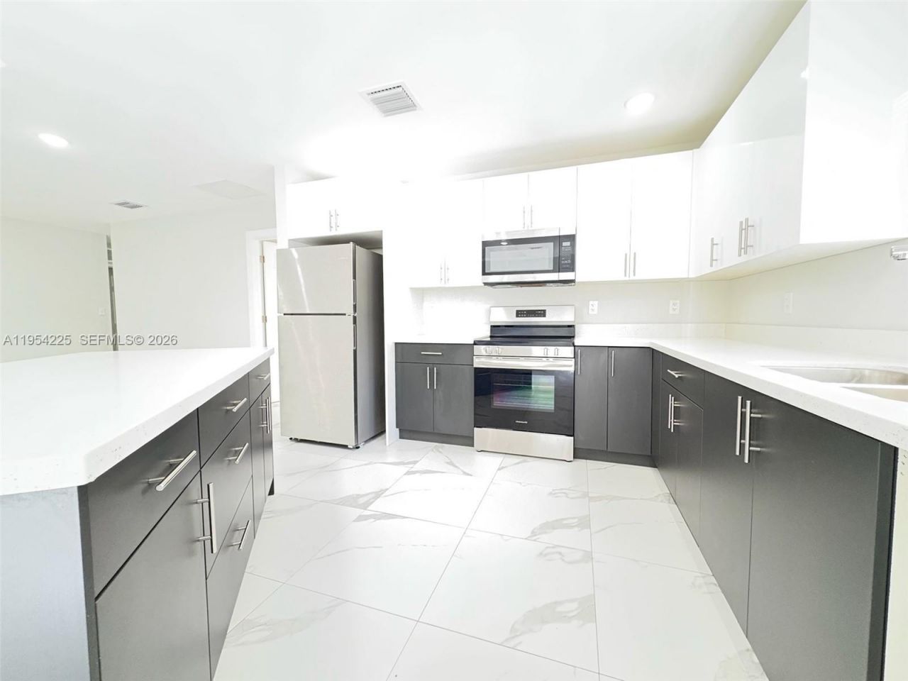 2518 NW 9th Pl, Fort Lauderdale, FL 33311 Photo