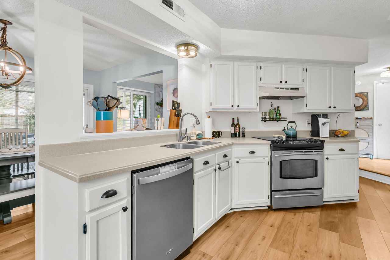 1415 Oaklanding Road Photo 12