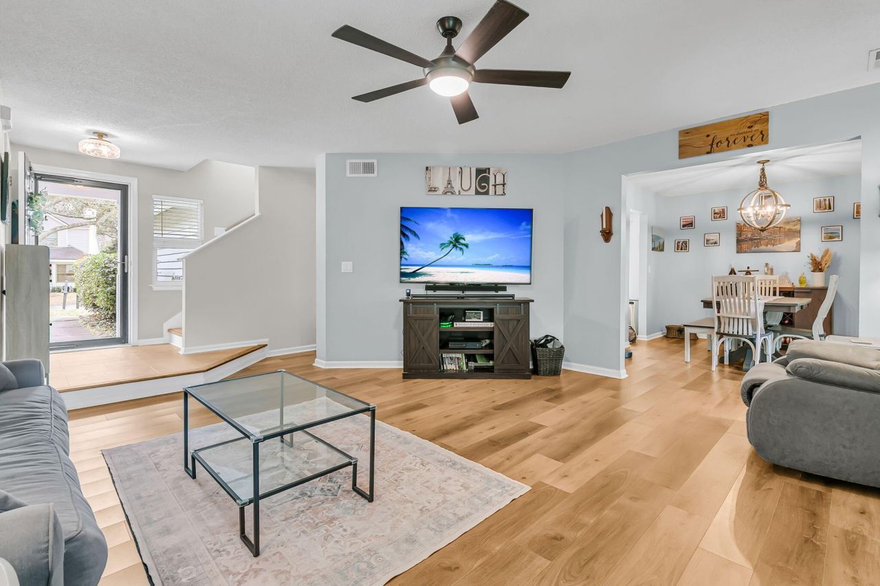 1415 Oaklanding Road Photo 7