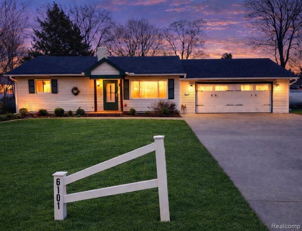 6101 Woodsdale Drive, Grand Blanc Township, MI 48439 Main Photo