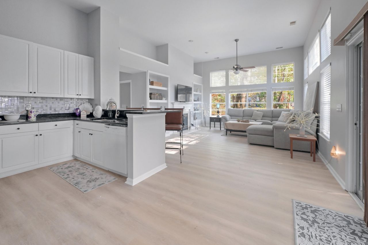 808 Long Drive Road Photo 10