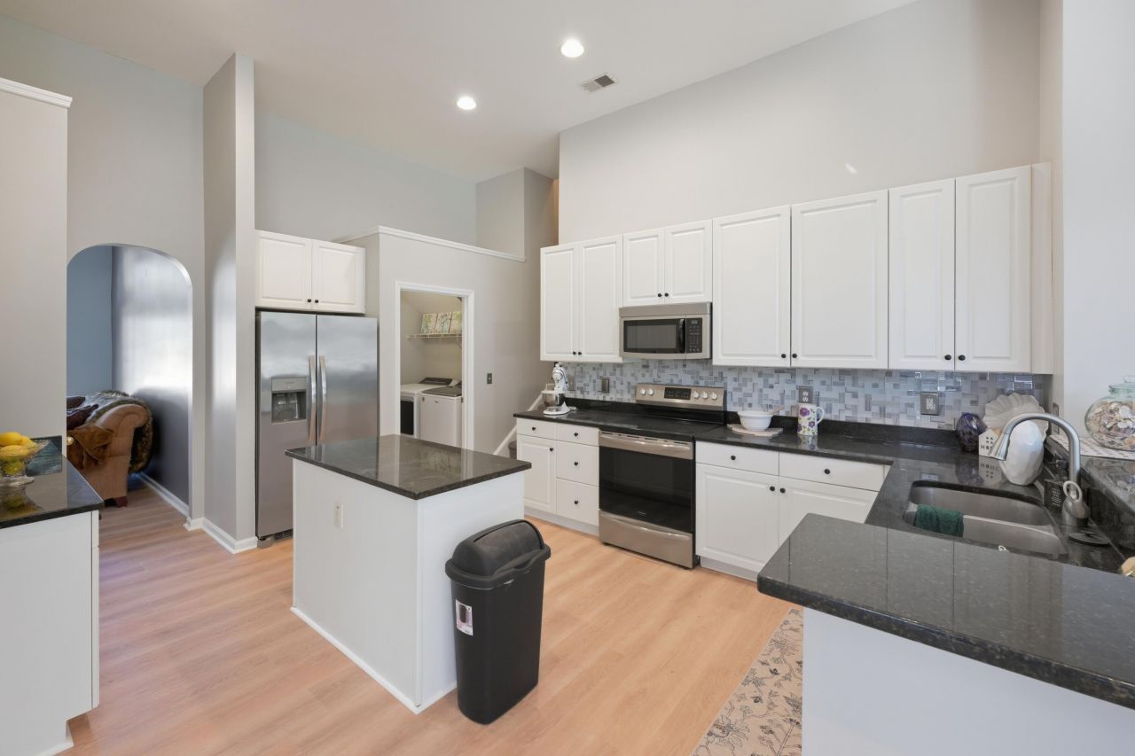 808 Long Drive Road Photo 16