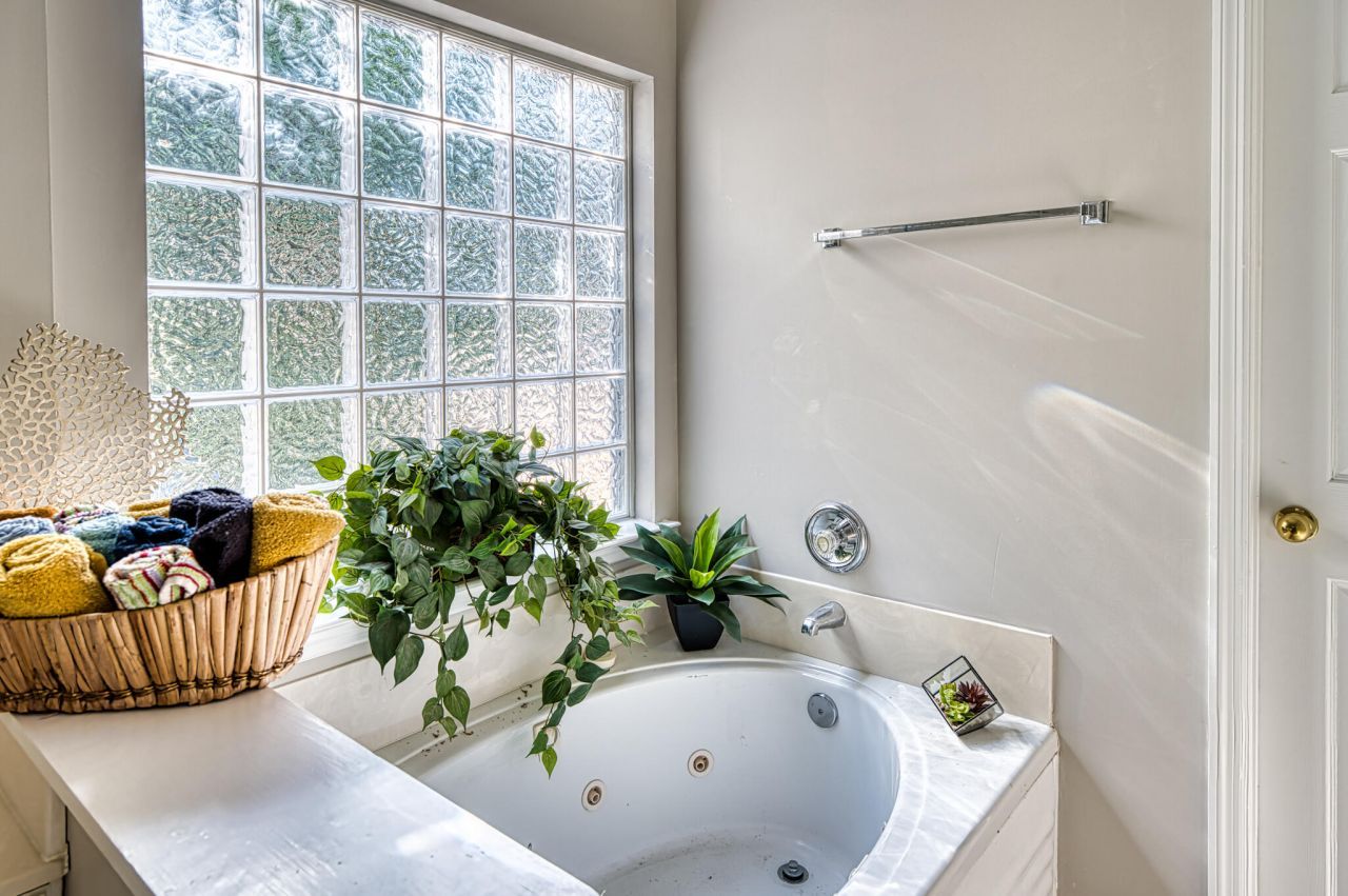 808 Long Drive Road Photo 25