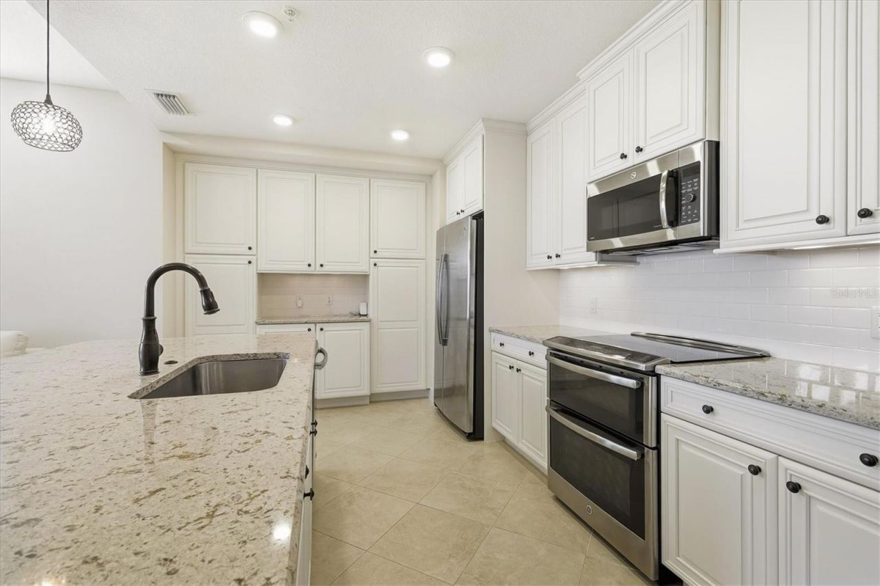 395 Aruba Circle, Unit 303, Bradenton, FL 34209 Photo