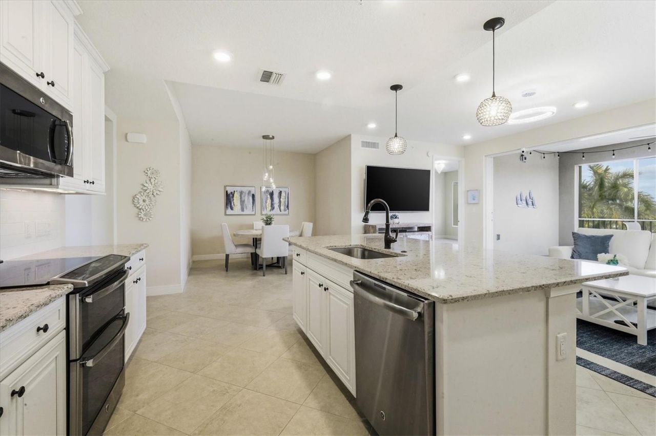 395 Aruba Circle, Unit 303, Bradenton, FL 34209 Photo