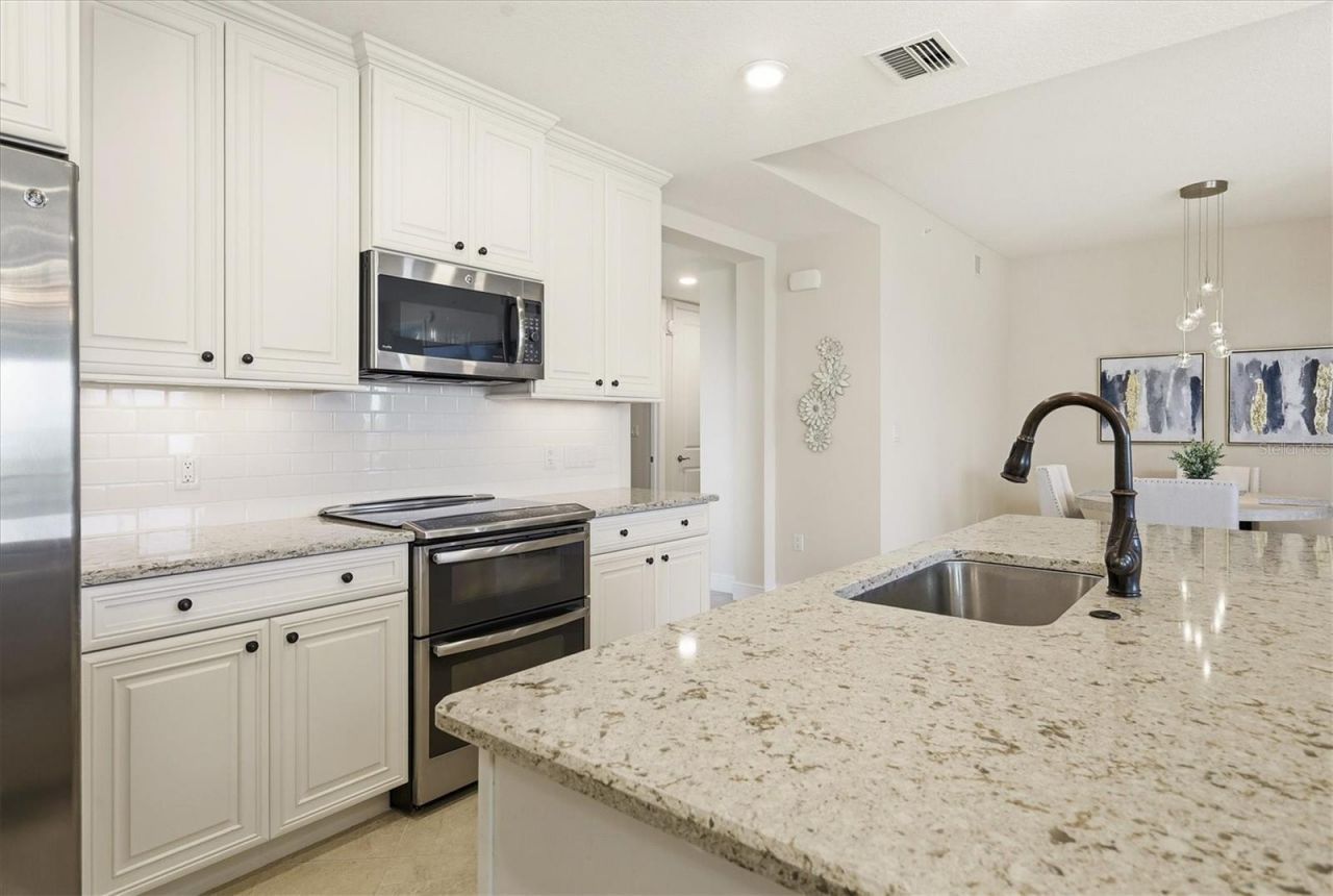 395 Aruba Circle, Unit 303, Bradenton, FL 34209 Photo