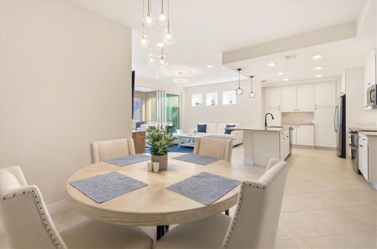 395 Aruba Circle, Unit 303, Bradenton, FL 34209 Photo