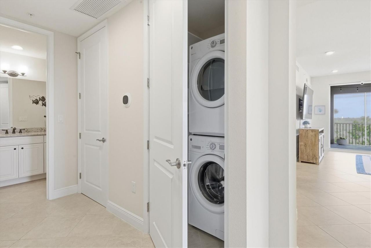 395 Aruba Circle, Unit 303, Bradenton, FL 34209 Photo