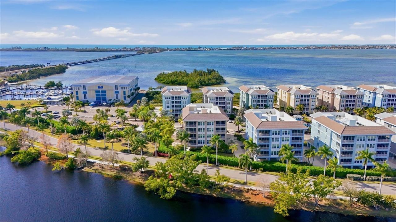 395 Aruba Circle, Unit 303, Bradenton, FL 34209 Photo