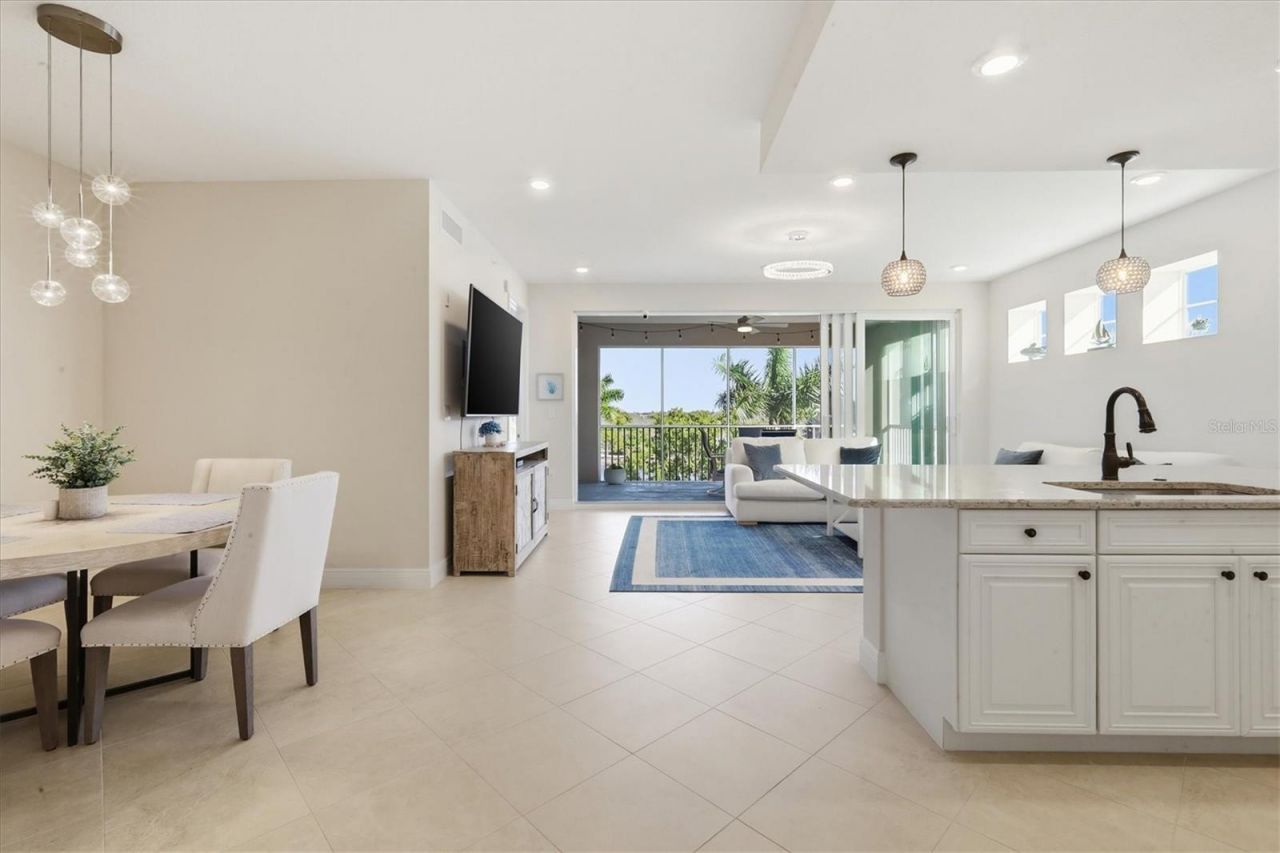 395 Aruba Circle, Unit 303, Bradenton, FL 34209 Photo