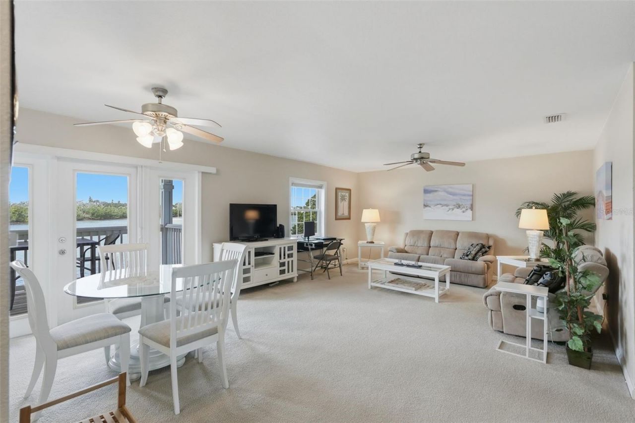 3783 Pompano, Unit D, Saint Petersburg, FL 33705 Photo