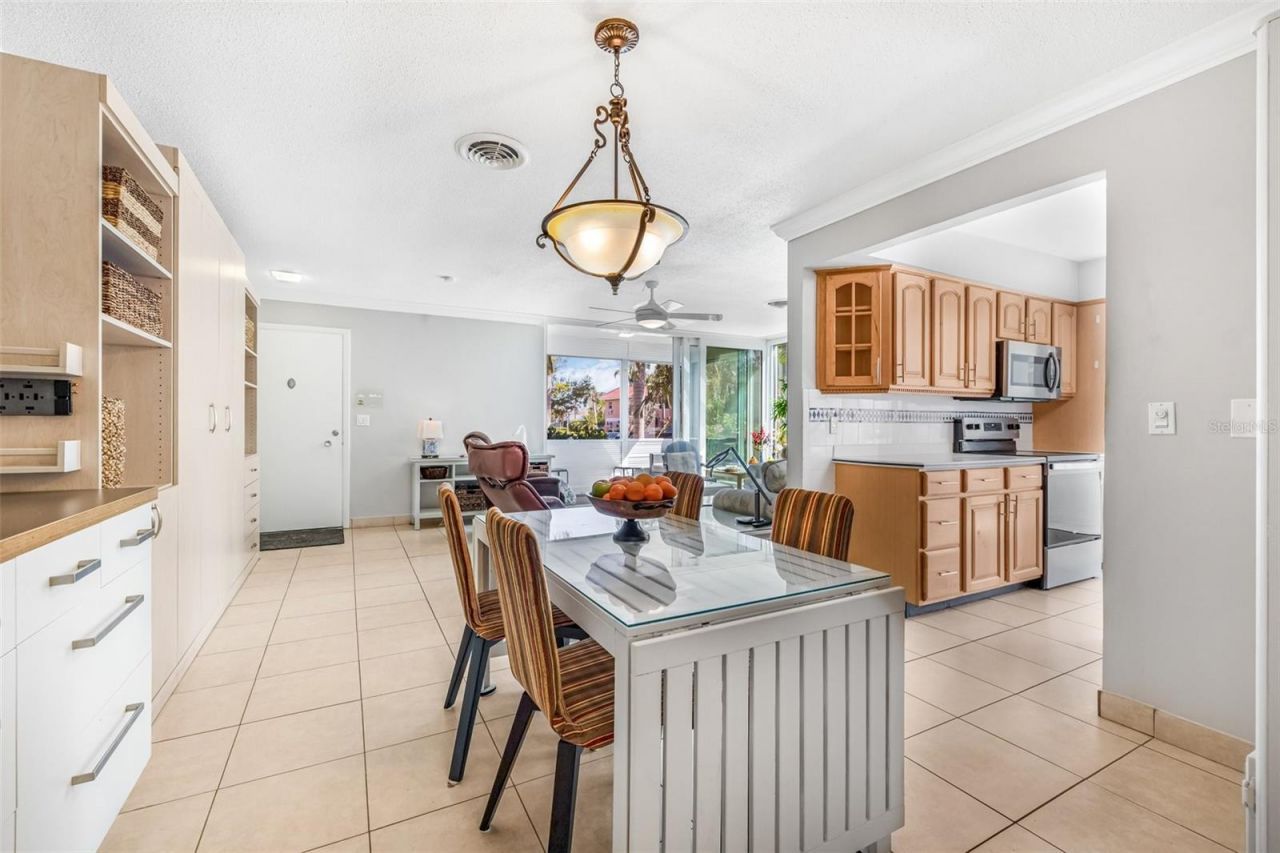 615 10th Avenue Ne, Unit 1, Saint Petersburg, FL 33701 Photo