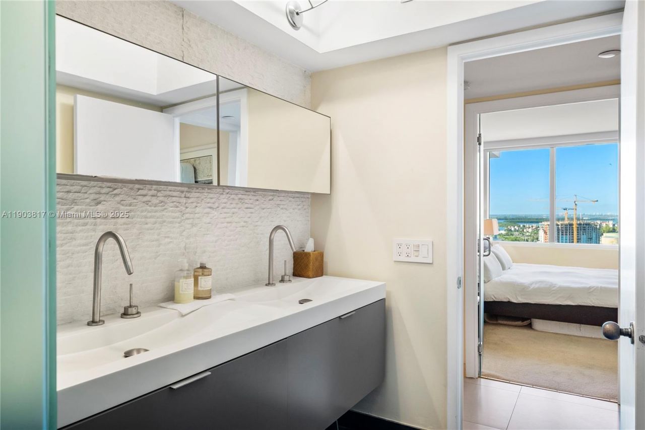 400 S Pointe Dr, Unit 2003, Miami Beach, FL 33139 Photo