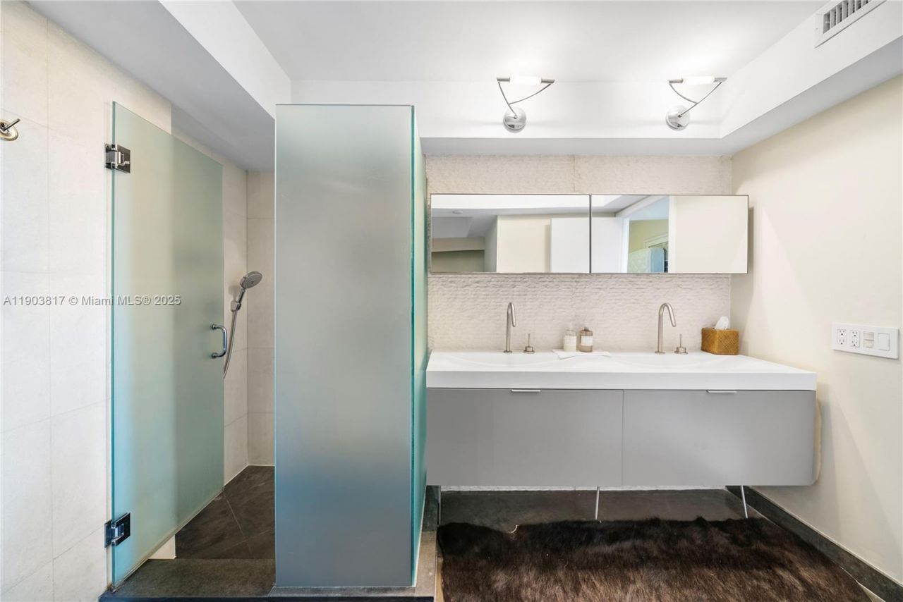 400 S Pointe Dr, Unit 2003, Miami Beach, FL 33139 Photo