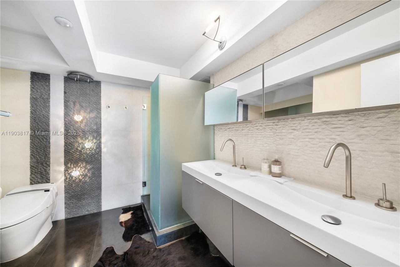 400 S Pointe Dr, Unit 2003, Miami Beach, FL 33139 Photo