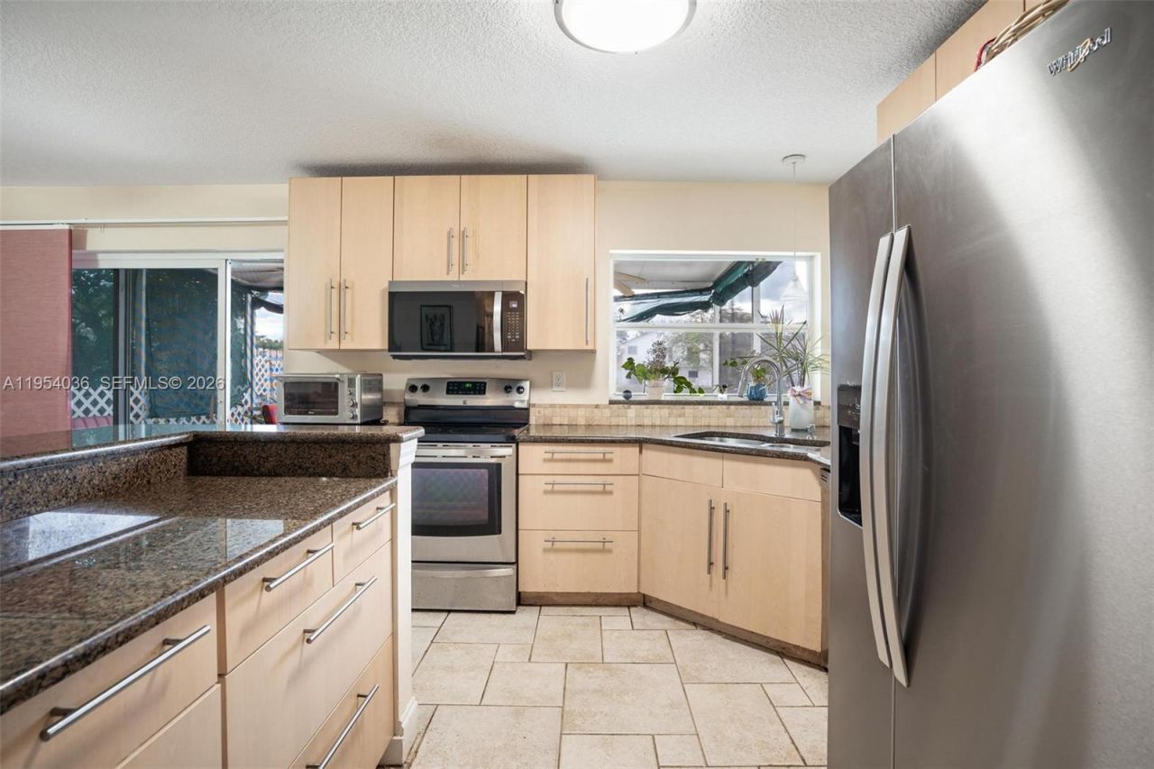 13930 Oak Ridge Dr , Davie, FL 33325 Photo