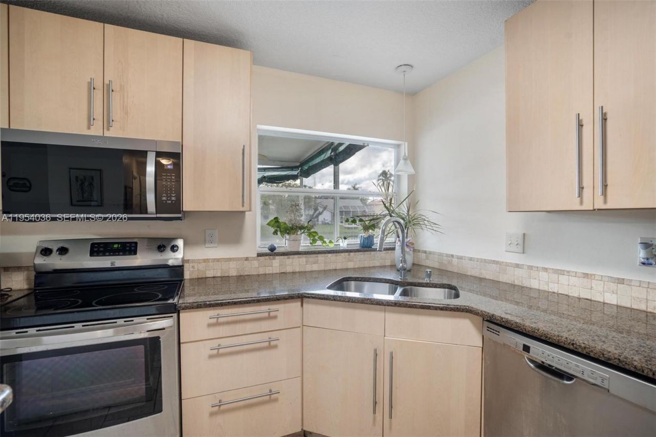 13930 Oak Ridge Dr , Davie, FL 33325 Photo