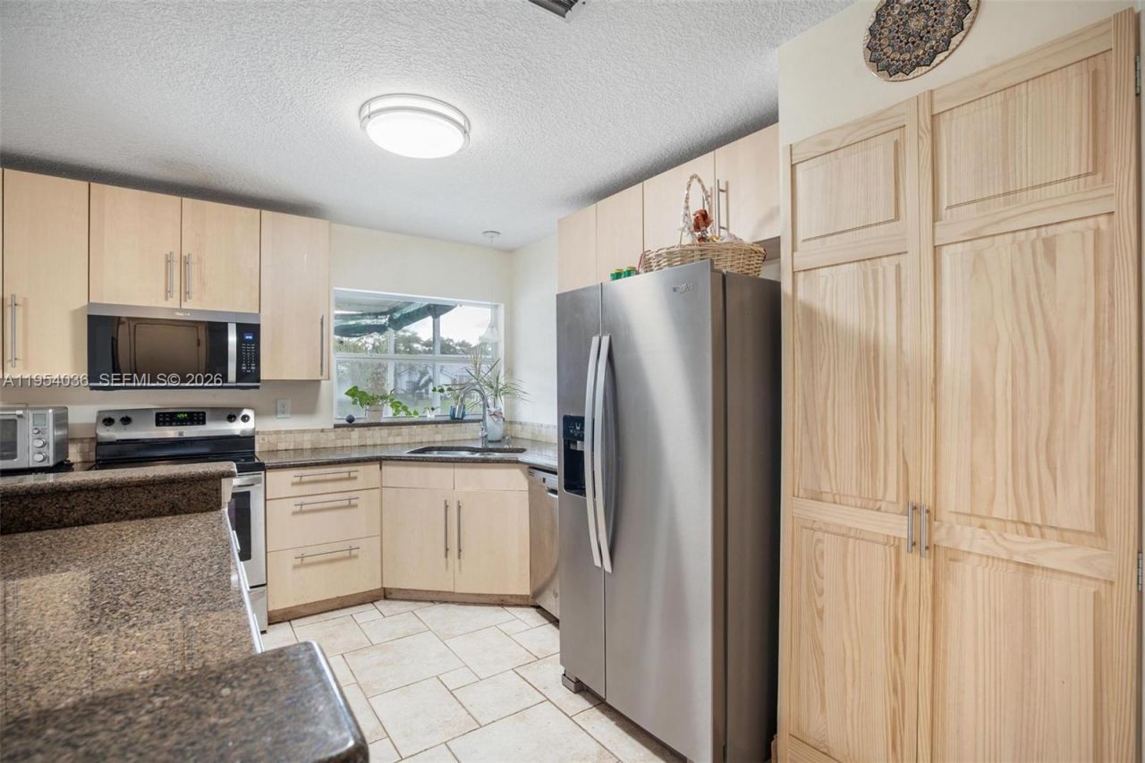 13930 Oak Ridge Dr , Davie, FL 33325 Photo