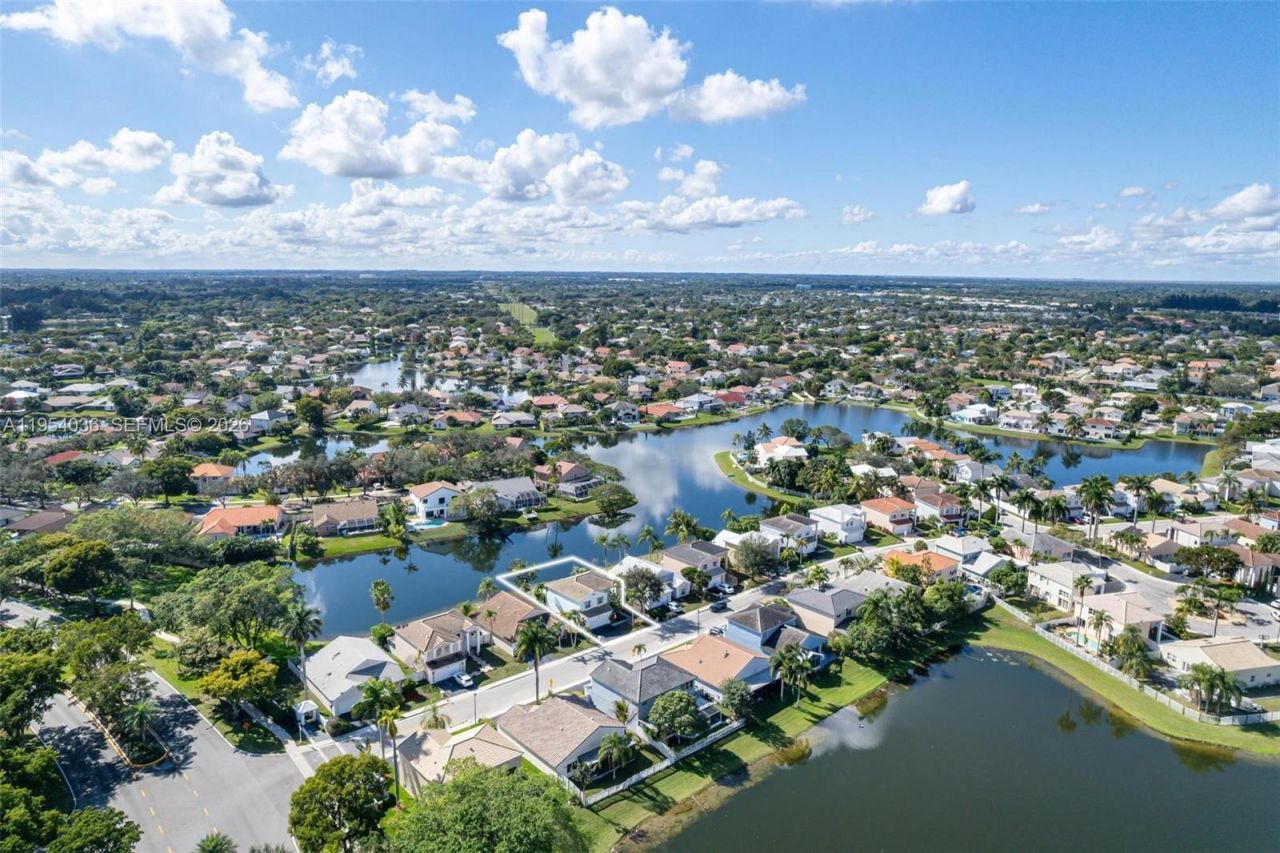 13930 Oak Ridge Dr , Davie, FL 33325 Photo