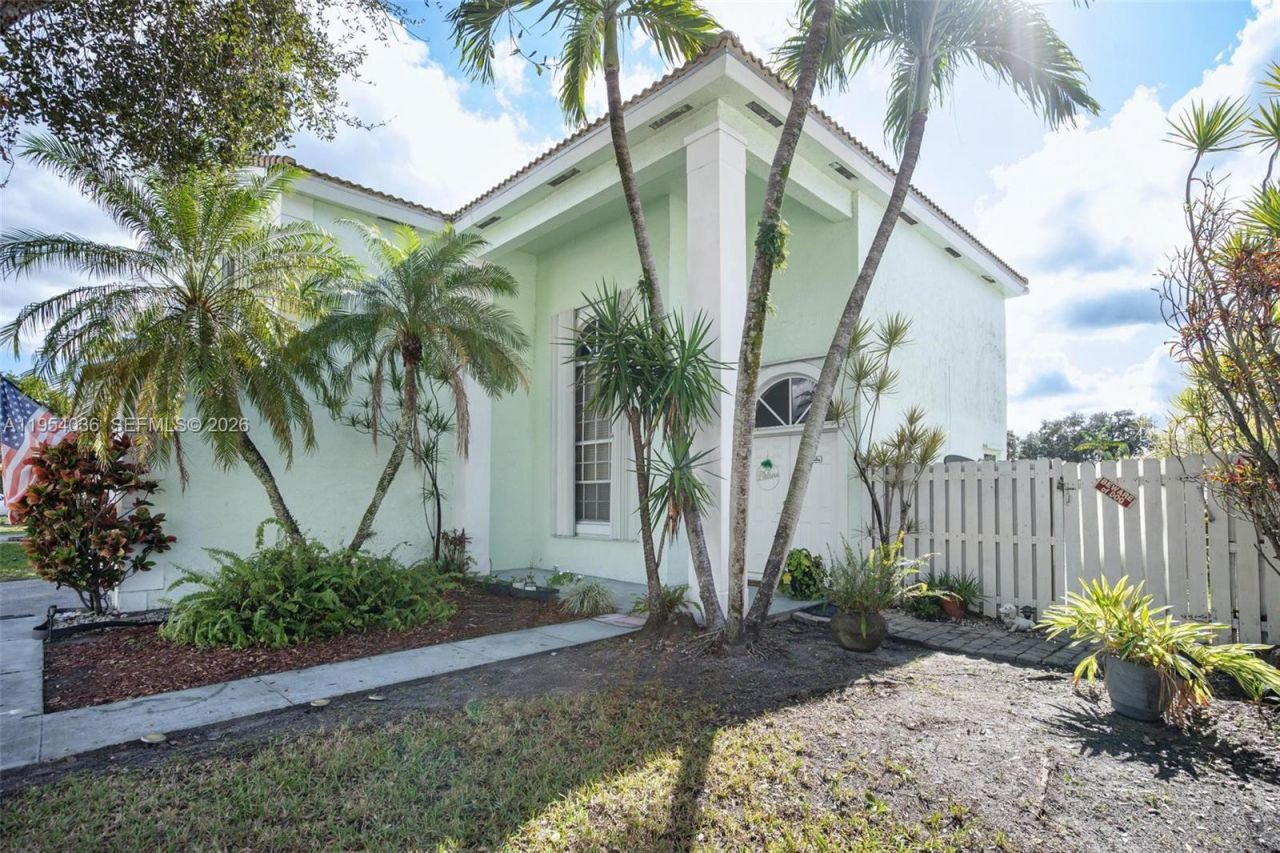 13930 Oak Ridge Dr , Davie, FL 33325 Photo