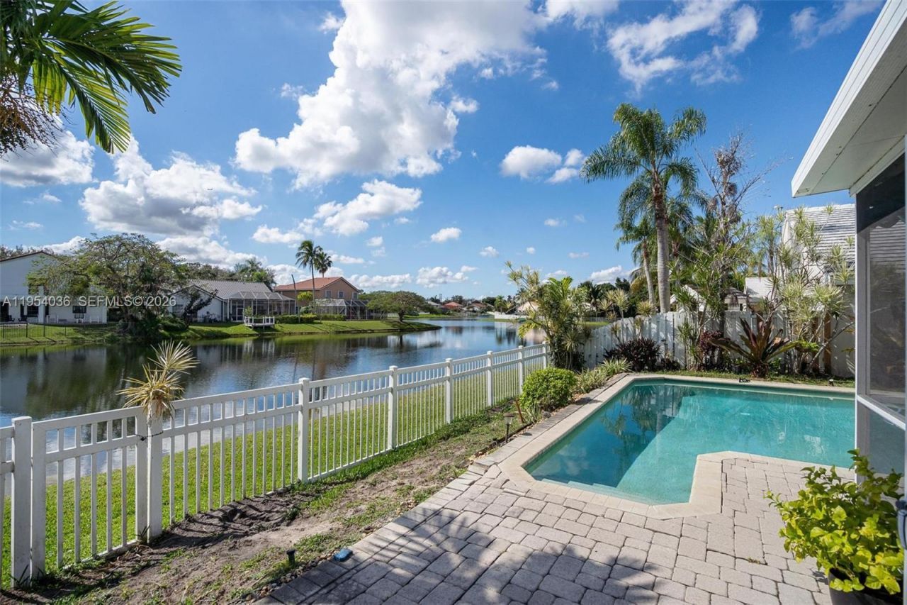 13930 Oak Ridge Dr , Davie, FL 33325 Photo