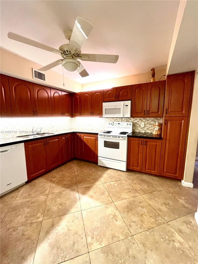2806 N 46th Ave, Unit D537, Hollywood, FL 33021 Photo