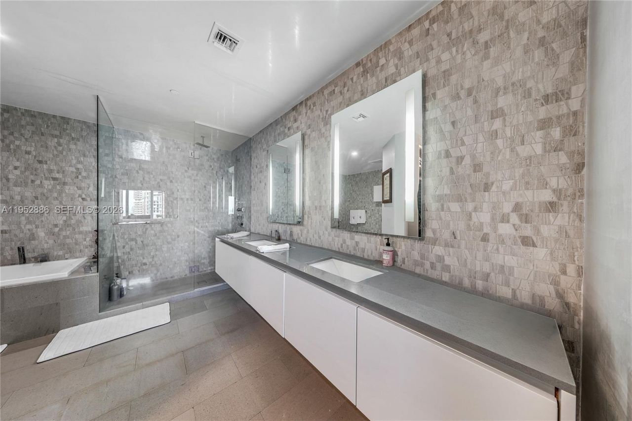 68 SE 6th St , Unit 3309, Miami, FL 33131 Photo