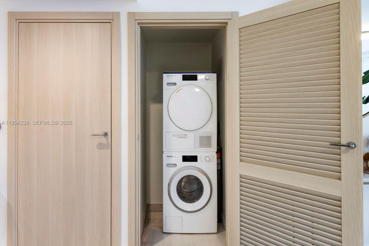 1000 Brickell Plz, Unit 2411, Miami, FL 33131 Photo