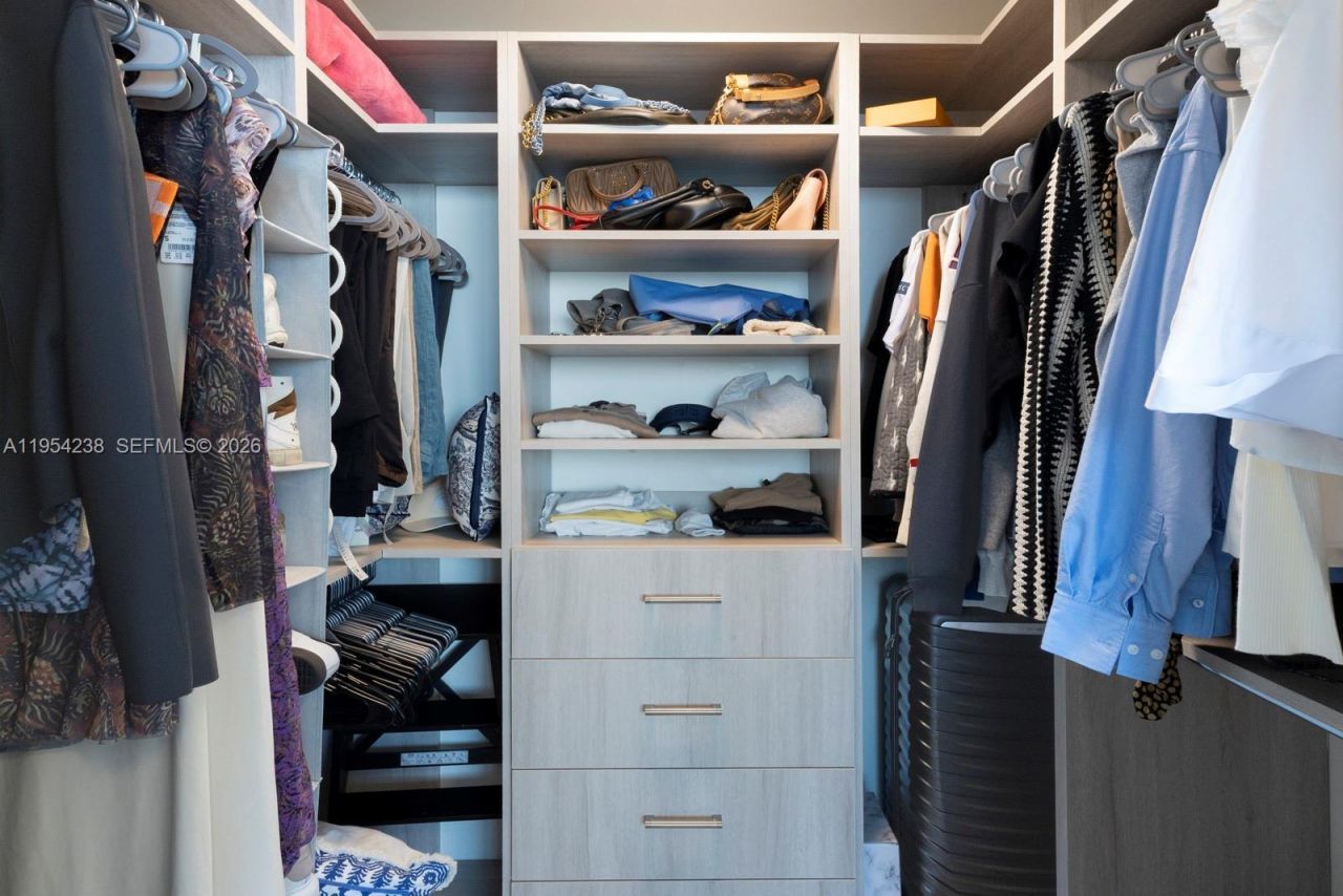 1000 Brickell Plz, Unit 2411, Miami, FL 33131 Photo