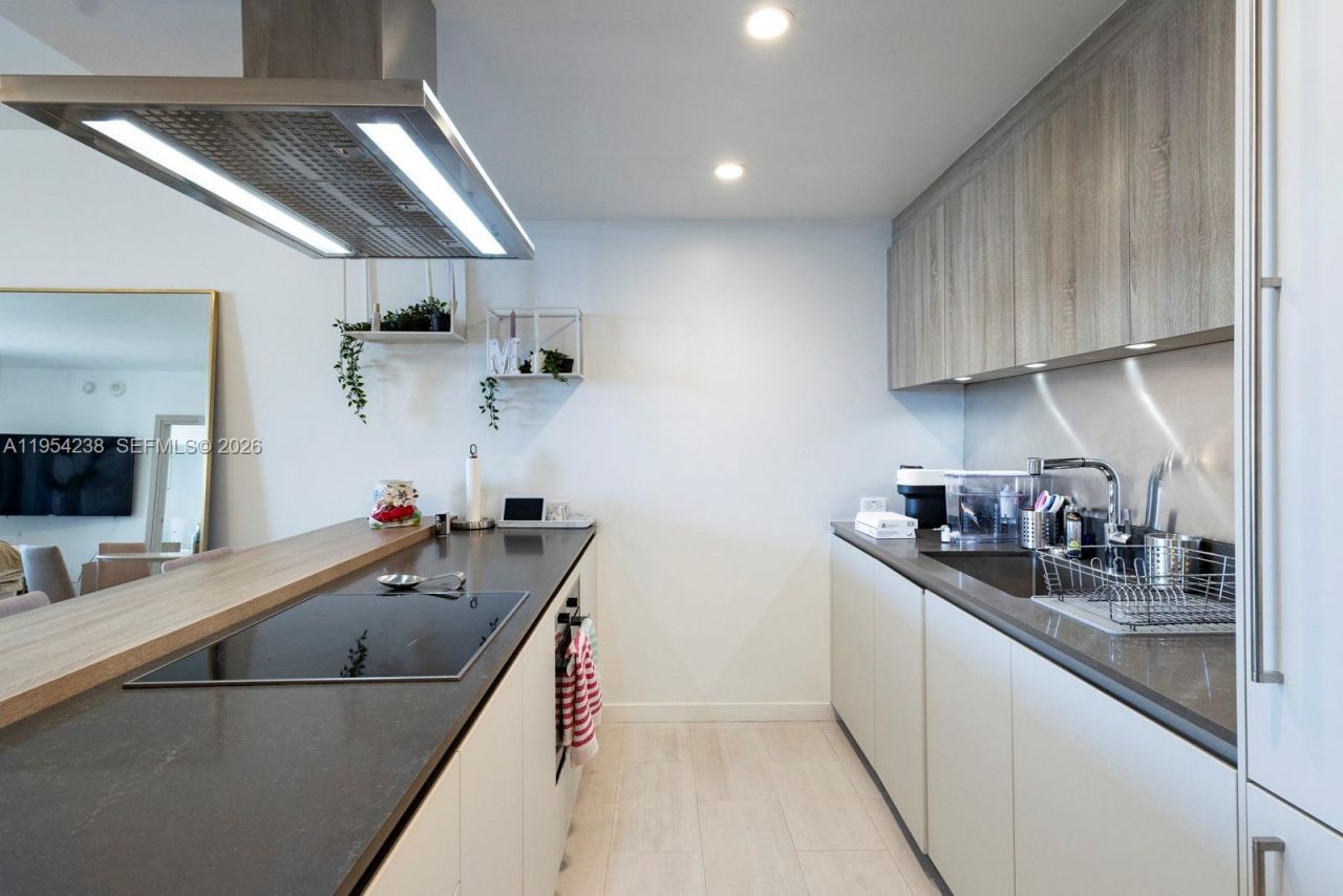 1000 Brickell Plz, Unit 2411, Miami, FL 33131 Photo