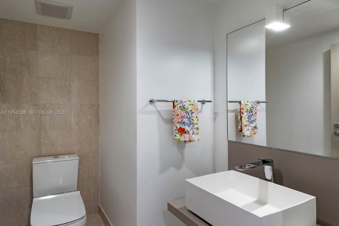 1000 Brickell Plz, Unit 2411, Miami, FL 33131 Photo