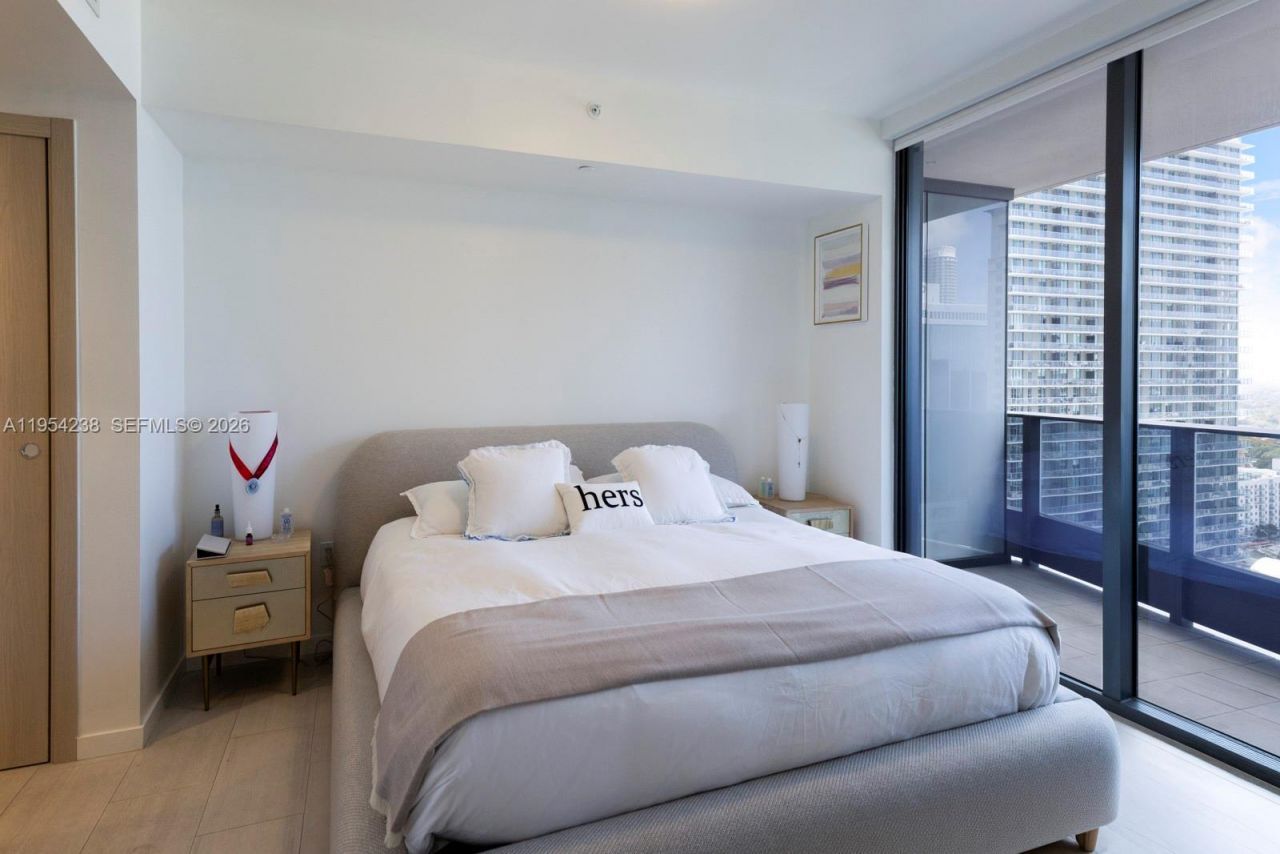 1000 Brickell Plz, Unit 2411, Miami, FL 33131 Photo