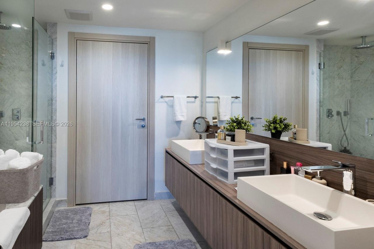 1000 Brickell Plz, Unit 2411, Miami, FL 33131 Photo