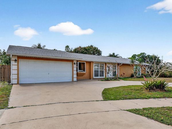 331 NE Camelot Drive, Port St. Lucie, FL 34983