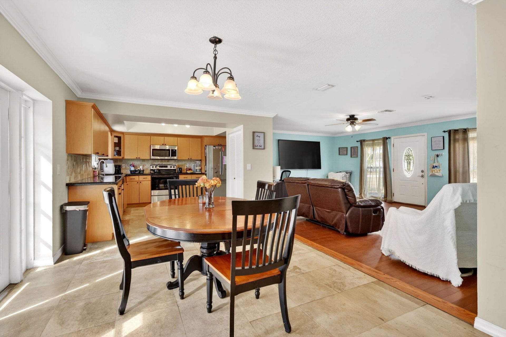 331 NE Camelot Drive, Port Saint Lucie, FL 34983 Photo