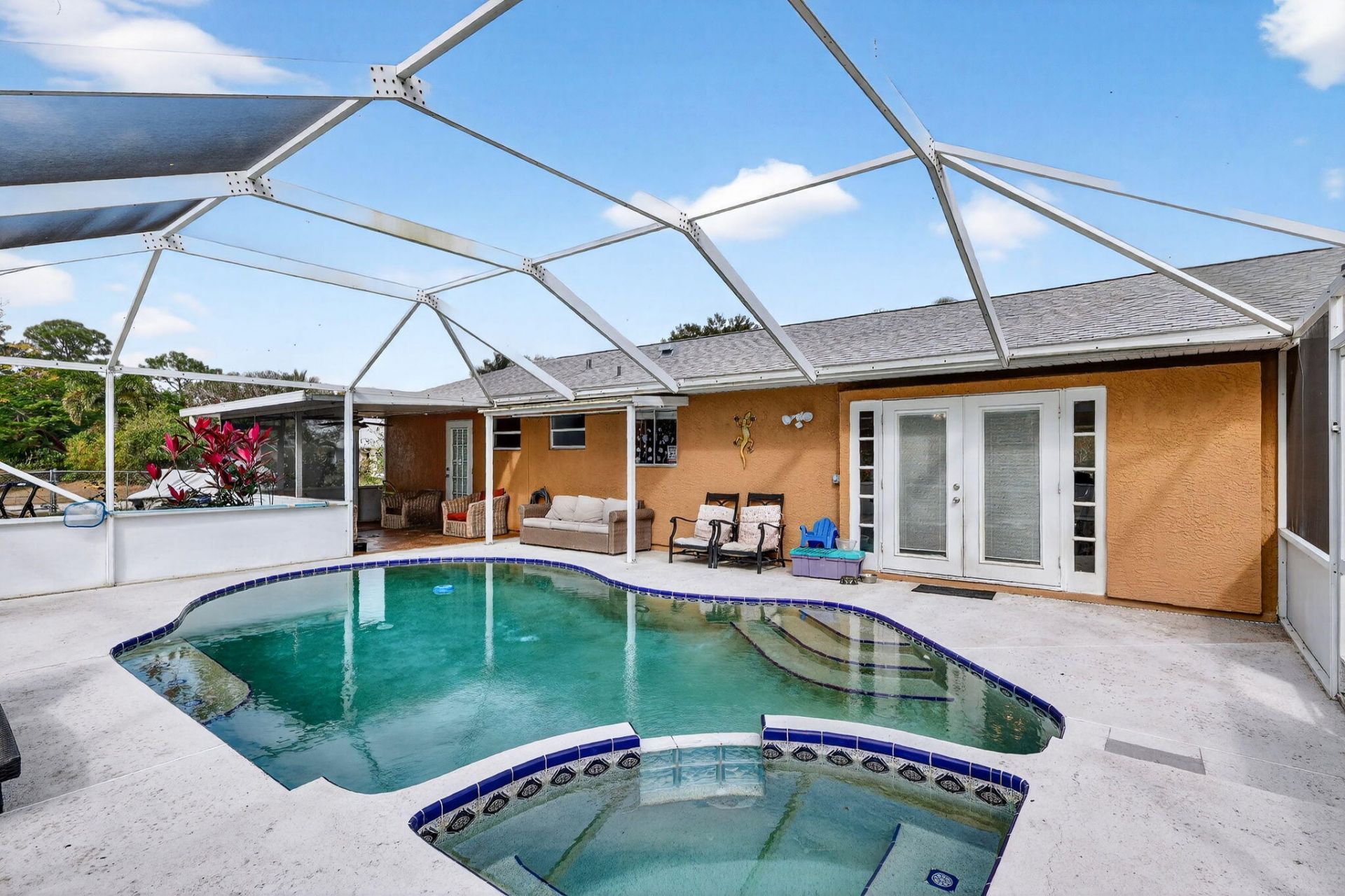 331 NE Camelot Drive, Port Saint Lucie, FL 34983 Photo