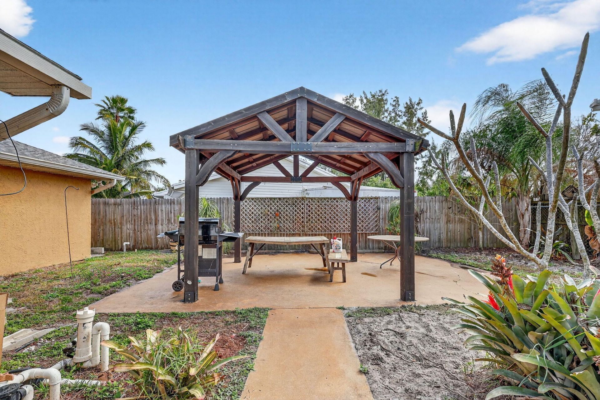 331 NE Camelot Drive, Port Saint Lucie, FL 34983 Photo