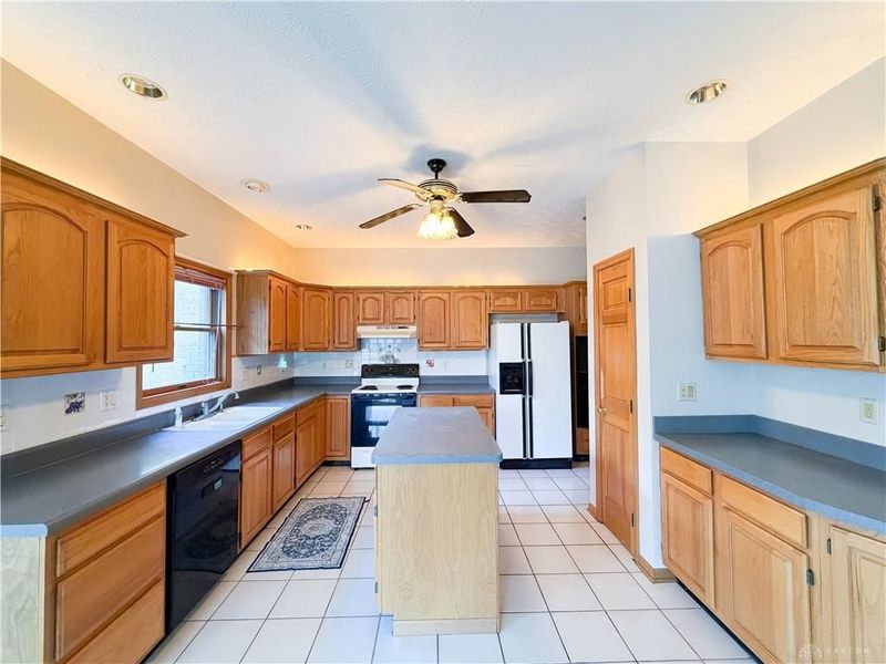 7995 Crestway Road, Clayton, OH 45315 Photo 3