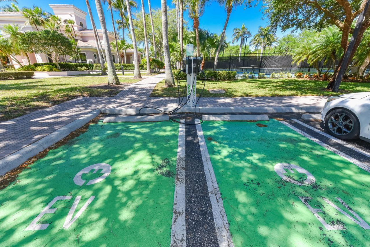 2729 Anzio Court, Unit 203, Palm Beach Gardens, FL 33410 Photo