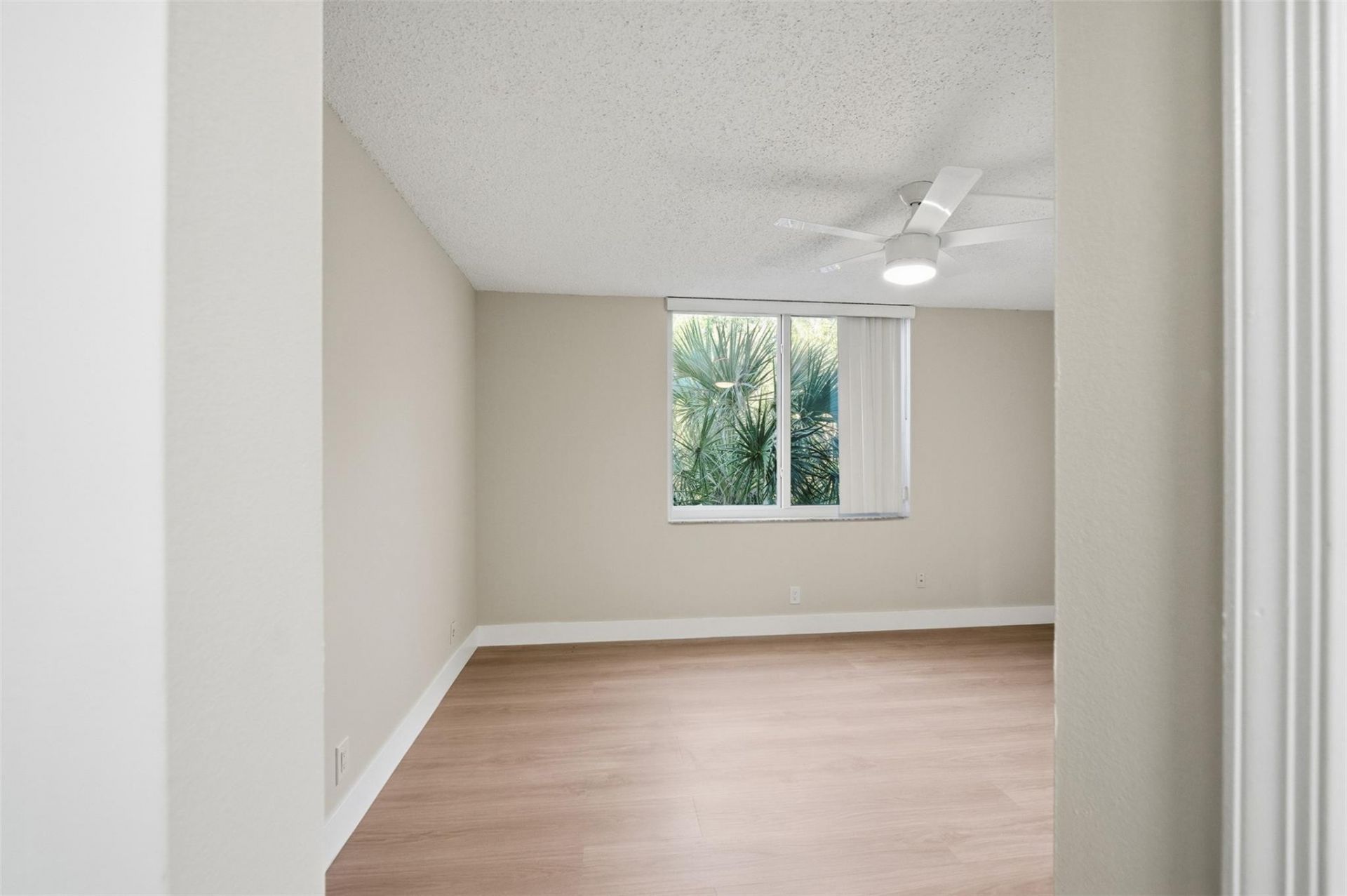 9430 Poinciana Place, Unit 409, Davie, FL 33324 Photo