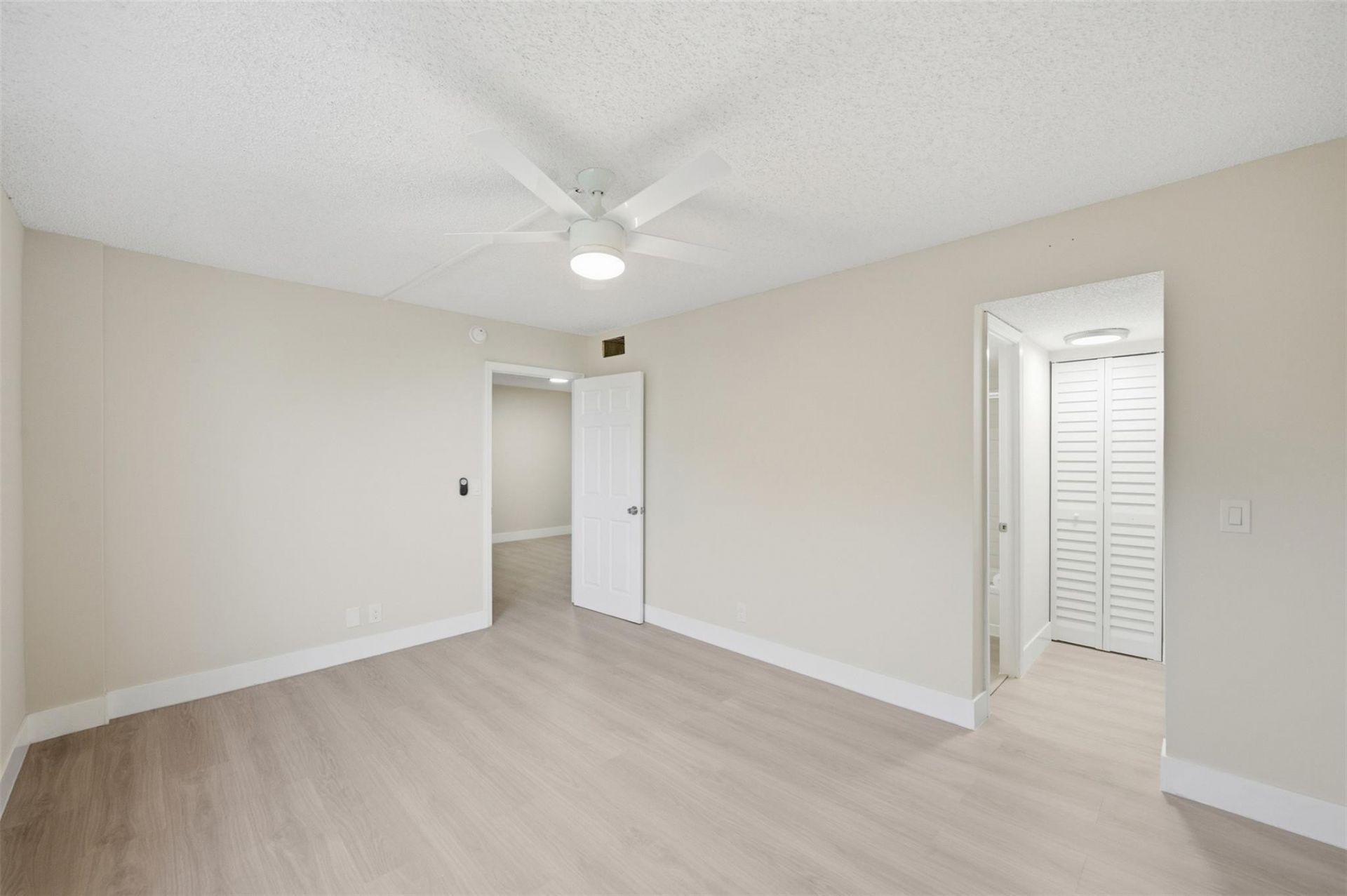 9430 Poinciana Place, Unit 409, Davie, FL 33324 Photo