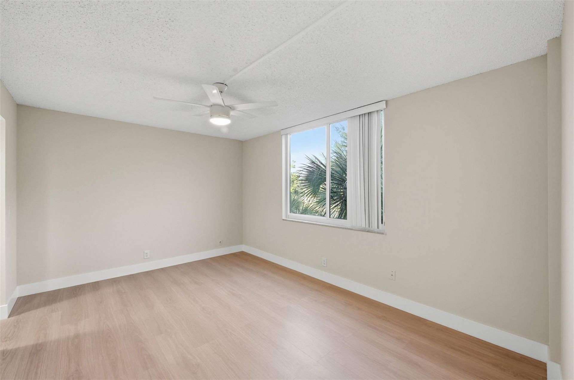 9430 Poinciana Place, Unit 409, Davie, FL 33324 Photo