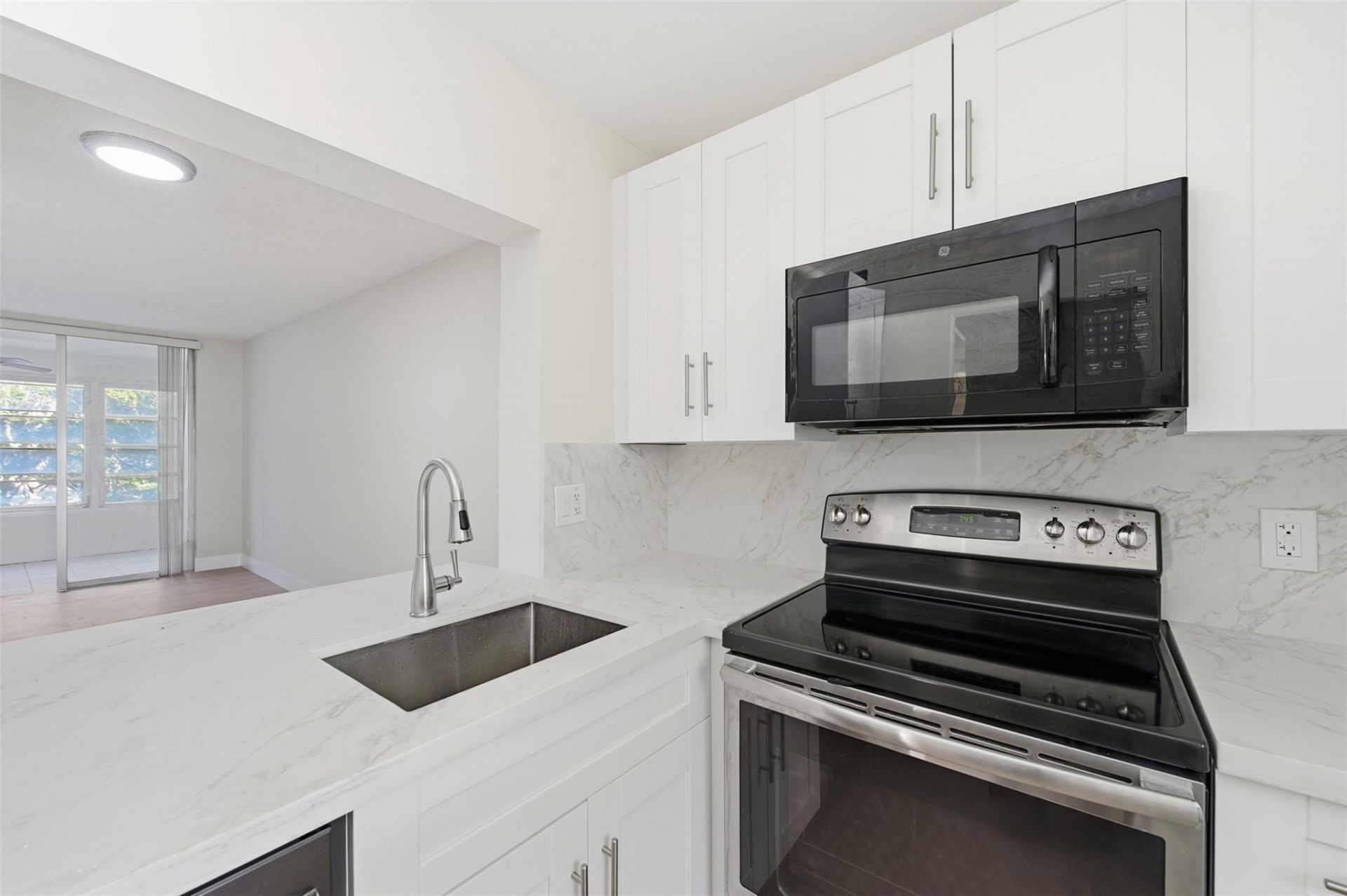 9430 Poinciana Place, Unit 409, Davie, FL 33324 Photo