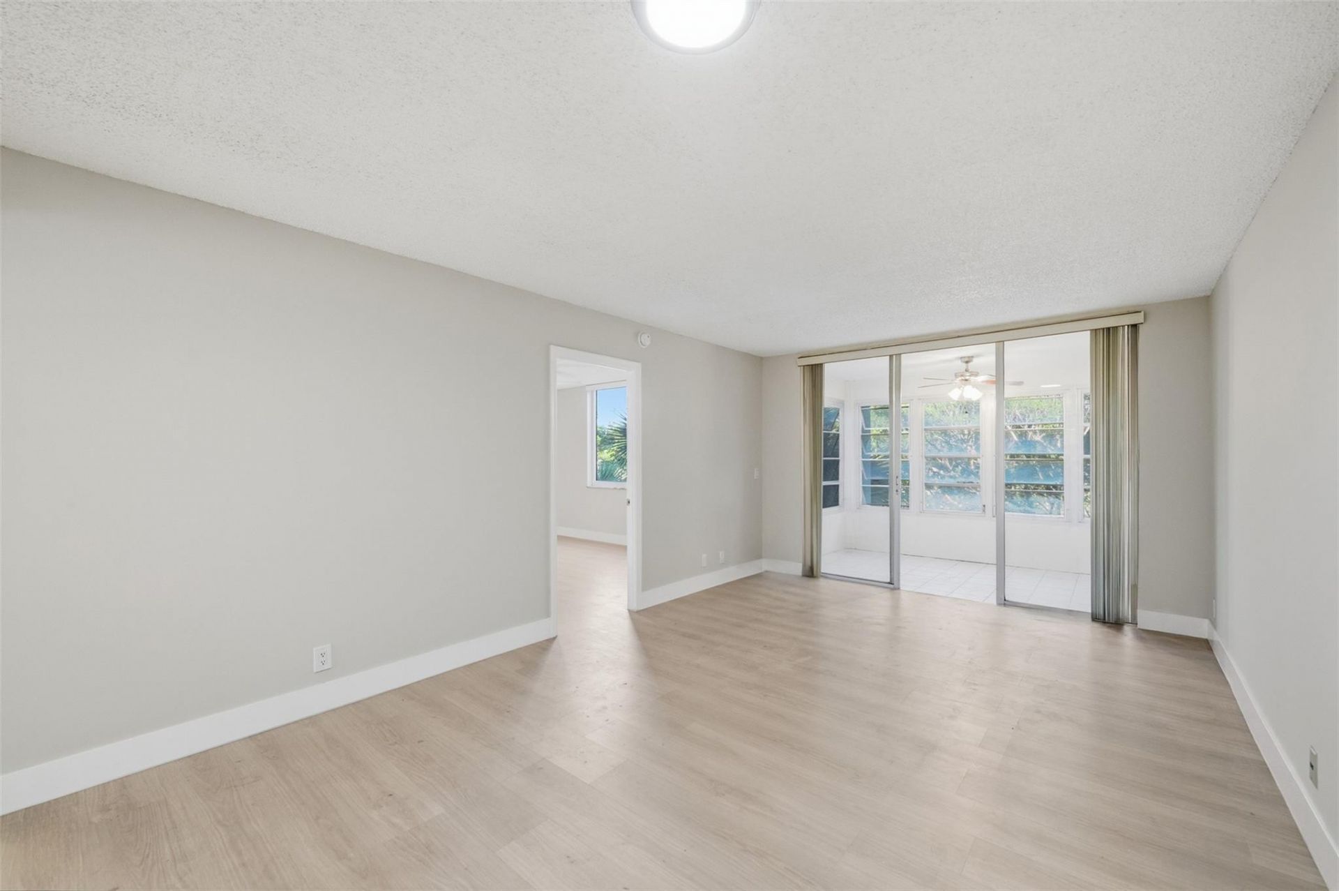 9430 Poinciana Place, Unit 409, Davie, FL 33324 Photo