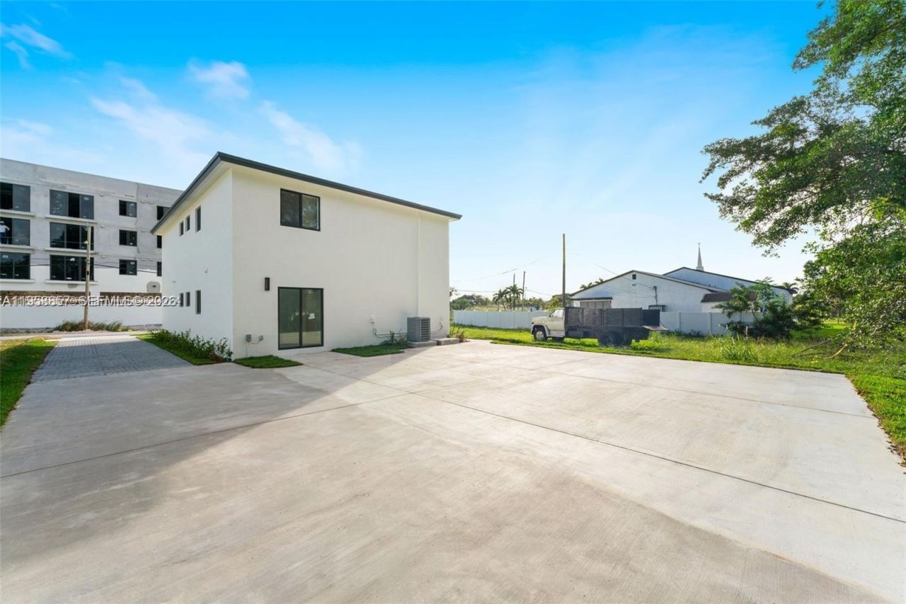 11997 SW 218th St, Miami, FL 33170 Photo