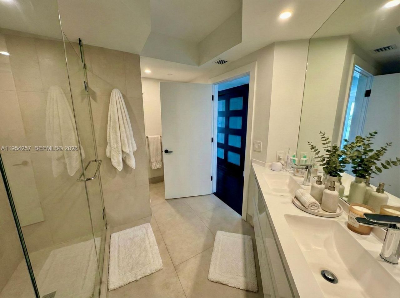 10 Venetian Way, Unit 404, Miami Beach, FL 33139 Photo