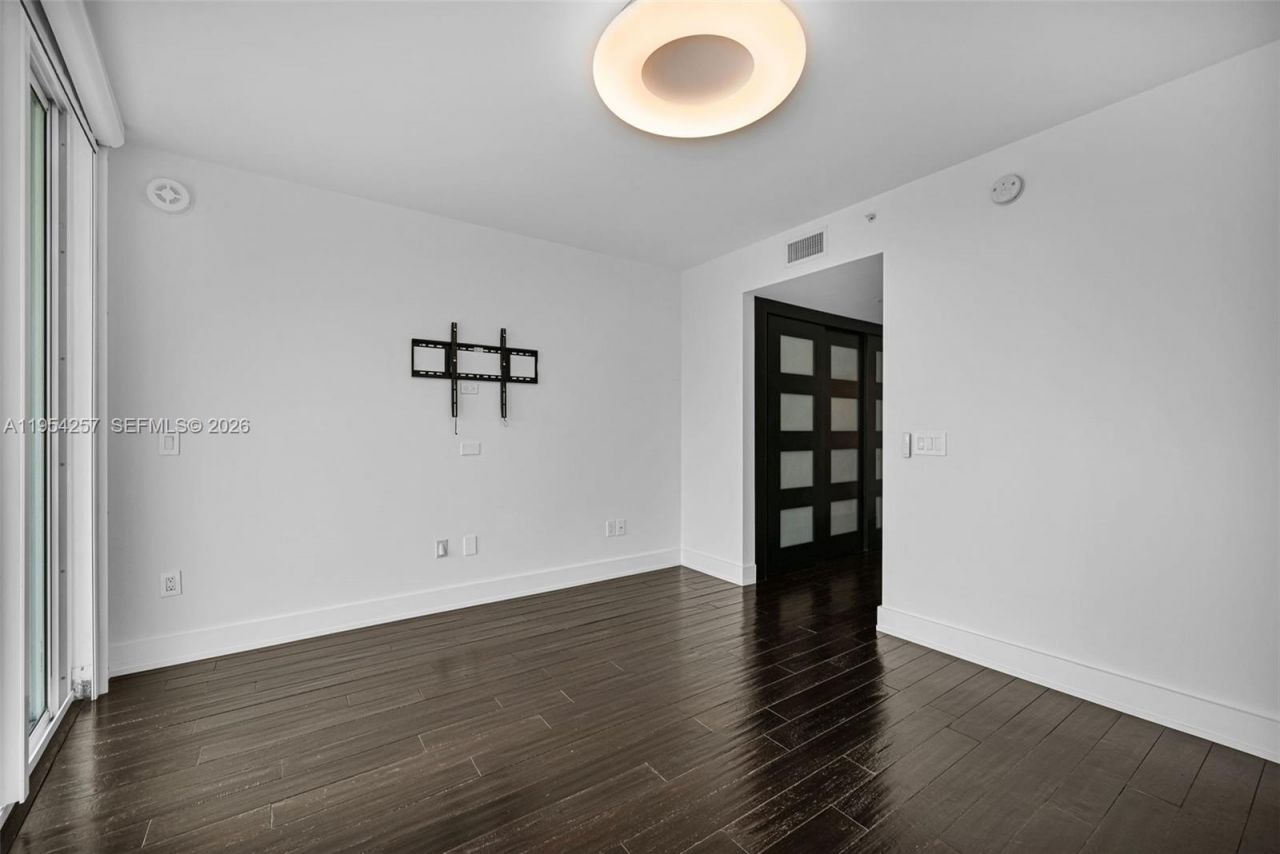 10 Venetian Way, Unit 404, Miami Beach, FL 33139 Photo