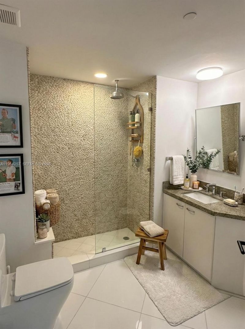 10 Venetian Way, Unit 404, Miami Beach, FL 33139 Photo