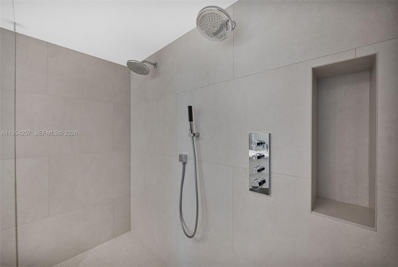 10 Venetian Way, Unit 404, Miami Beach, FL 33139 Photo